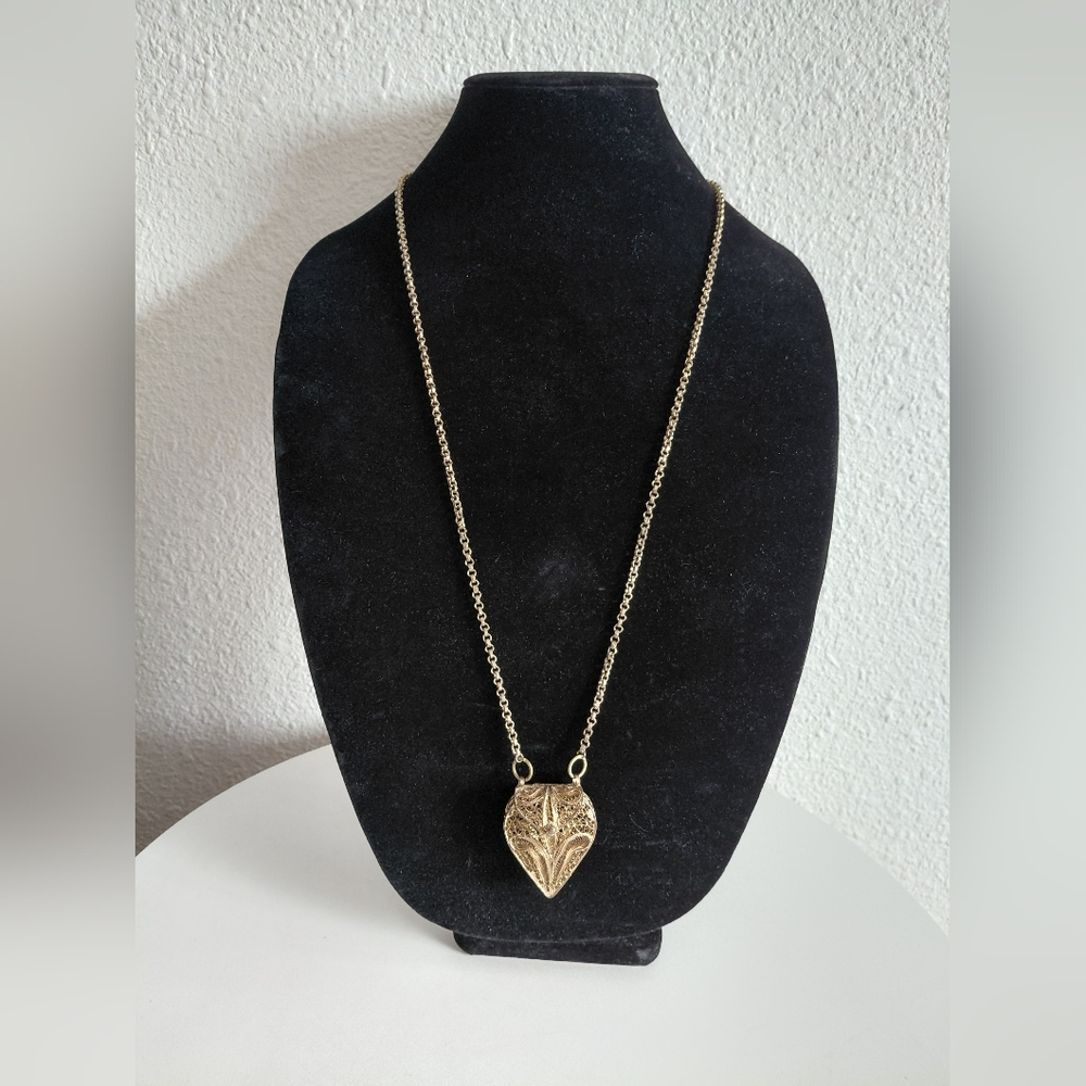 Vintage Gold Filigree Heart Cage Pendant Neclace